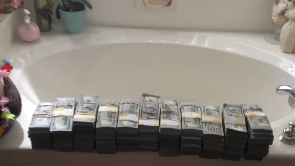 This guy bought a storage unit in California on Storage Wars for just $500 and what he found inside it was worth a fortune