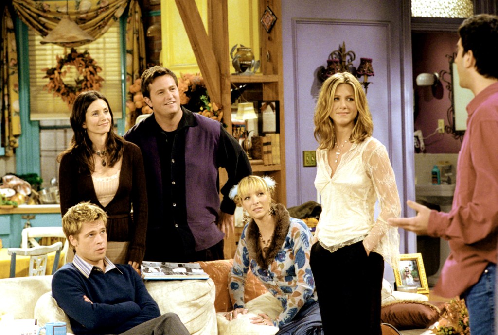 Brad Pitt, Courteney Cox, Matthew Perry, Lisa Kudrow, Jennifer Aniston, and David Schwimmer in a Friends episode.