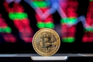 Giá Bitcoin hôm nay 15/2: Bitcoin ổn định, atlcoin chuyển dần sắc xanh