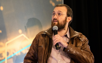 Charles Hoskinson khuyên nhà đầu tư nhìn xa trông rộng khi thị trường hỗn loạn