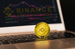 Binance Coin (BNB) dao động khoảng 387 USD, phe gấu thống lĩnh thị trường