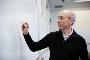 Thực hư việc chủ tịch SEC muốn làm cố vấn cho Binance vào năm 2019